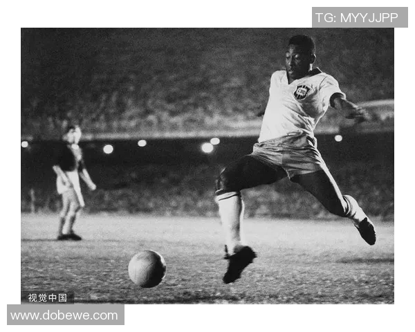 巴西传奇足球明星回顾：从贝利到济科的辉煌岁月